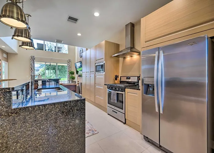 Upscale Townhome Close To Walt Disney World!